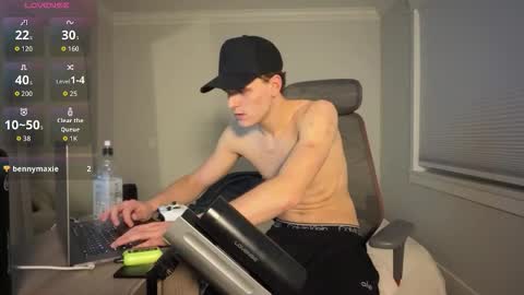 Snapshot of yngdesire1 chatting on February 5, 4:50 am yngdesire1 online show from February 5, 4:50 am