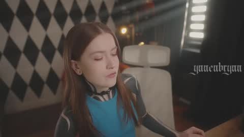 ynnenbrynn online show from November 14, 7:18 am