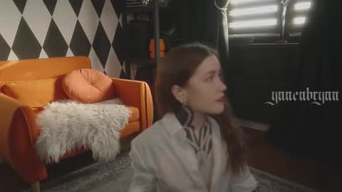 ynnenbrynn online show from February 3, 5:05 am