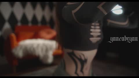 ynnenbrynn online show from February 16, 5:47 am