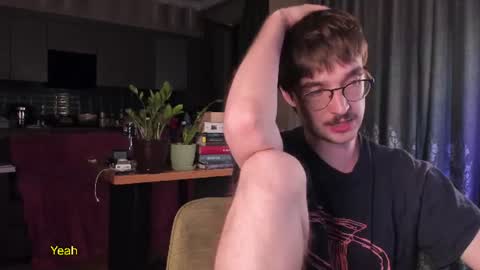Snapshot of yoga_pizza_420 chatting on July 15, 10:15 pm Max online show from July 15, 10:15 pm