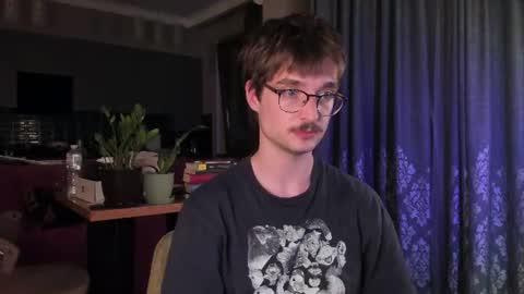 Snapshot of yoga_pizza_420 chatting on July 22, 10:45 pm Max online show from July 22, 10:45 pm