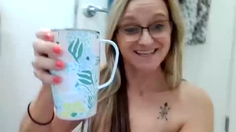 Snapshot of yogabuttttttt chatting on July 10, 6:39 am yogabuttttttt online show from July 10, 6:39 am