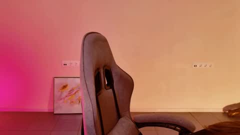 yoka_paradoxxx online show from February 19, 9:16 am