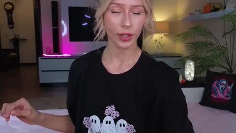  Wilma  online show from October 31, 3:46 pm