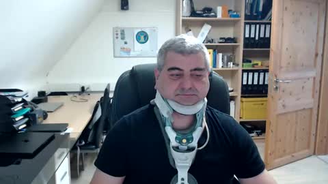 Snapshot of yoschi1976 chatting on December 8, 10:30 am yoschi1976 online show from December 8, 10:30 am