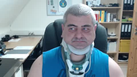 Snapshot of yoschi1976 chatting on February 9, 5:01 pm yoschi1976 online show from February 9, 5:01 pm