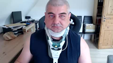 Snapshot of yoschi1976 chatting on September 28, 9:25 am yoschi1976 online show from September 28, 9:25 am