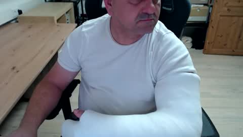 Snapshot of yoschi1976 chatting on October 31, 5:03 pm yoschi1976 online show from October 31, 5:03 pm