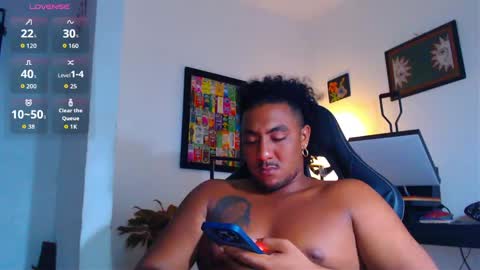 Snapshot of yosoy_enzo2020 chatting on April 22, 5:21 am Enzo online show from April 22, 5:21 am