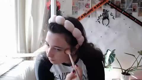 Aurora online show from October 3, 11:29 am