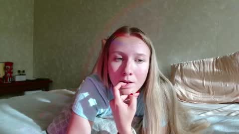 Snapshot of you_cant_forget chatting on September 18, 1:46 pm you_cant_forget online show from September 18, 1:46 pm