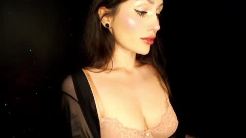 Snapshot of you_deserve chatting on December 9, 6:35 pm Sophie online show from December 9, 6:35 pm