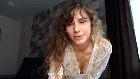 Snapshot of you_desire chatting on August 4, 11:57 am Liliya online show from August 4, 11:57 am