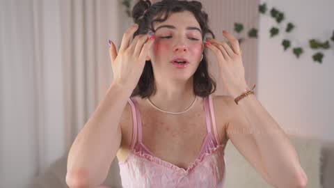 Elizabeth brunette -- Darline blonde  online show from December 12, 7:30 am