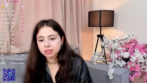 Elizabeth brunette -- Darline blonde  online show from September 18, 10:39 am
