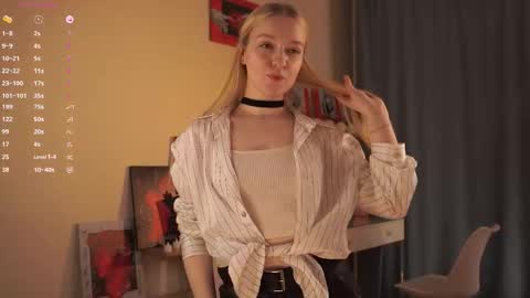 Elizabeth brunette -- Darline blonde  online show from October 21, 7:25 pm
