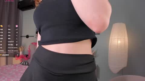Snapshot of you_fell_in_love chatting on July 17, 10:22 am Elizabeth brunette -- Darline blonde online show from July 17, 10:22 am