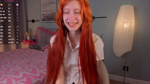 Snapshot of you_fell_in_love chatting on July 17, 10:25 pm Elizabeth brunette -- Darline blonde online show from July 17, 10:25 pm