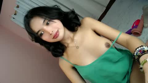 Snapshot of yougotelise69 chatting on December 9, 10:22 am HAPPY BIRTHDAY TO ME online show from December 9, 10:22 am