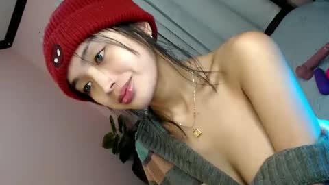 Snapshot of yougotelise69 chatting on January 12, 9:19 am HAPPY BIRTHDAY TO ME online show from January 12, 9:19 am