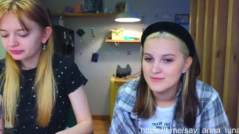 Snapshot of younona chatting on April 25, 4:48 pm Anna and Luna online show from April 25, 4:48 pm