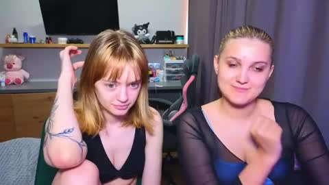 Snapshot of younona chatting on June 7, 6:00 pm Anna and Luna online show from June 7, 6:00 pm