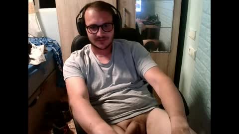 Snapshot of younromki chatting on May 14, 9:10 pm A... online show from May 14, 9:10 pm