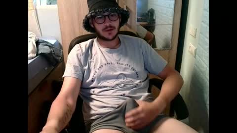 Snapshot of younromki chatting on June 7, 10:52 am A... online show from June 7, 10:52 am
