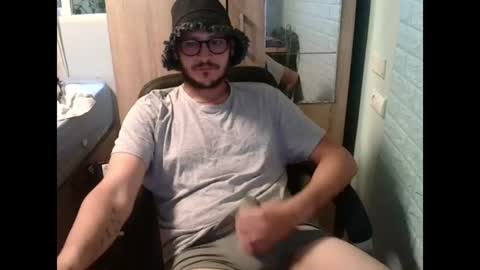 Snapshot of younromki chatting on June 18, 7:19 am A... online show from June 18, 7:19 am