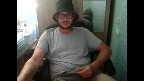 Snapshot of younromki chatting on June 18, 12:31 pm A... online show from June 18, 12:31 pm
