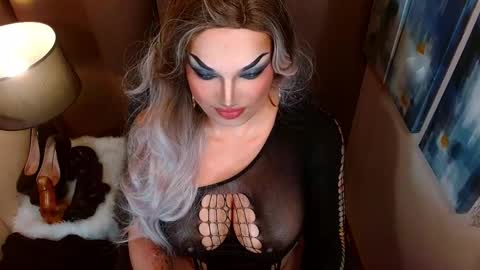 Snapshot of your1truequeen chatting on February 13, 7:37 am QUEEN MADISON online show from February 13, 7:37 am