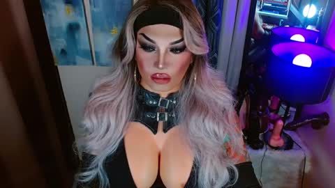 QUEEN MADISON  online show from March 27, 8:59 am