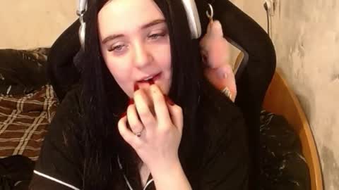 your_8a8y online show from September 18, 4:31 pm