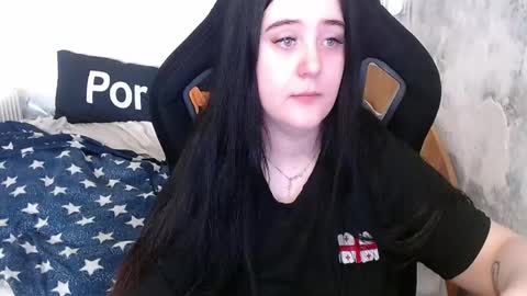 Snapshot of your_8a8y chatting on April 22, 9:44 am your_8a8y online show from April 22, 9:44 am