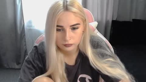 Snapshot of your___barbie chatting on September 9, 12:05 pm Barbie online show from September 9, 12:05 pm