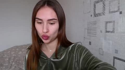 Snapshot of your_ameliaa chatting on April 10, 7:46 am Amelia online show from April 10, 7:46 am