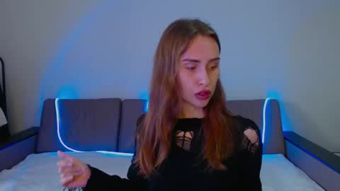 Snapshot of your_ameliaa chatting on April 21, 12:22 pm Amelia online show from April 21, 12:22 pm