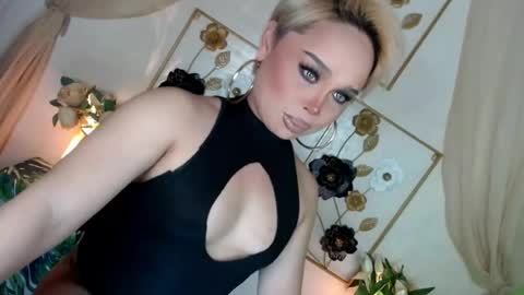 Snapshot of your_blondy_babe chatting on August 6, 7:38 pm your_blondy_babe online show from August 6, 7:38 pm