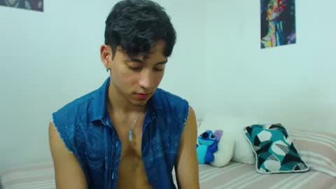 Snapshot of your_boy_hot chatting on June 18, 12:55 am your boy online show from June 18, 12:55 am