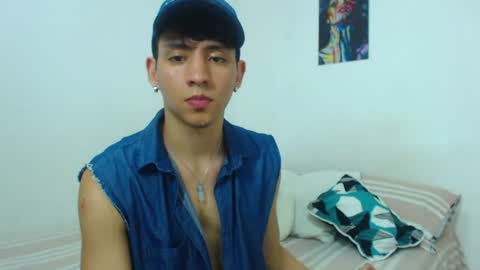 Snapshot of your_boy_hot chatting on June 20, 1:19 am your boy online show from June 20, 1:19 am