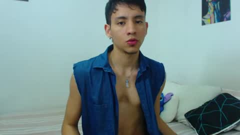Snapshot of your_boy_hot chatting on July 18, 11:03 am your boy online show from July 18, 11:03 am