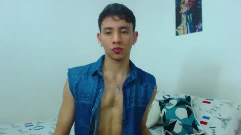Snapshot of your_boy_hot chatting on July 22, 9:23 am your boy online show from July 22, 9:23 am