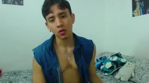 Snapshot of your_boy_hot chatting on August 6, 11:56 am your boy online show from August 6, 11:56 am