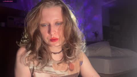 Snapshot of your_coraline_ chatting on December 24, 2:44 pm your_coraline_ online show from December 24, 2:44 pm