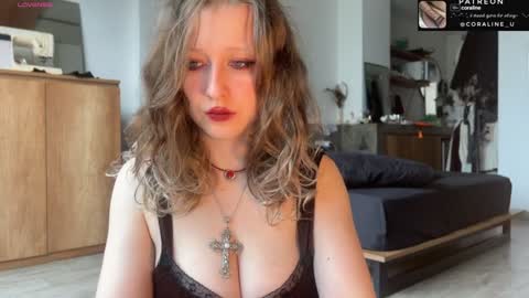 Snapshot of your_coraline_ chatting on January 25, 9:57 am your_coraline_ online show from January 25, 9:57 am