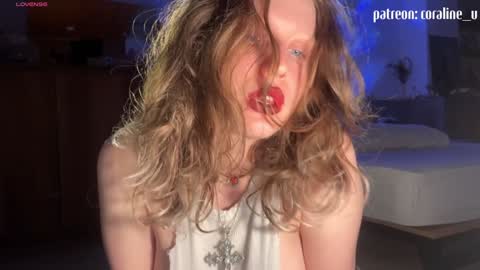 Snapshot of your_coraline_ chatting on February 6, 6:13 pm your_coraline_ online show from February 6, 6:13 pm