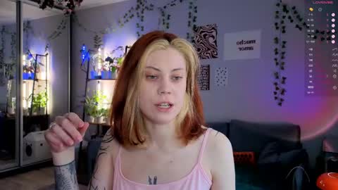 Snapshot of your_corvus chatting on April 24, 8:17 am your_corvus online show from April 24, 8:17 am