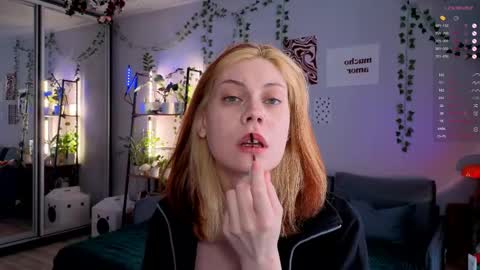 Snapshot of your_corvus chatting on April 28, 7:57 am your_corvus online show from April 28, 7:57 am