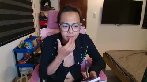 your_dreamgirlxxx69 online show from March 6, 2:35 pm